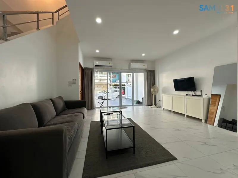 Maenam Townhouse
