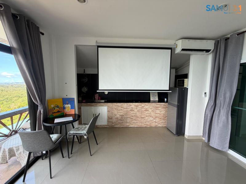 One-bedroom apartments with panoramic views