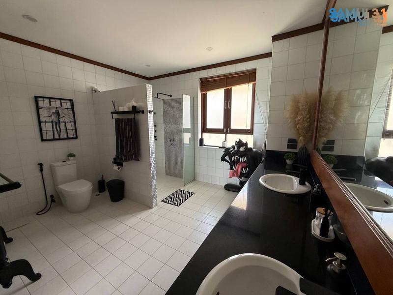 Villa with Four Bedrooms