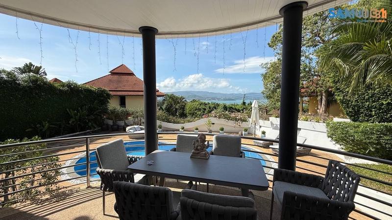 Villa with Four Bedrooms
